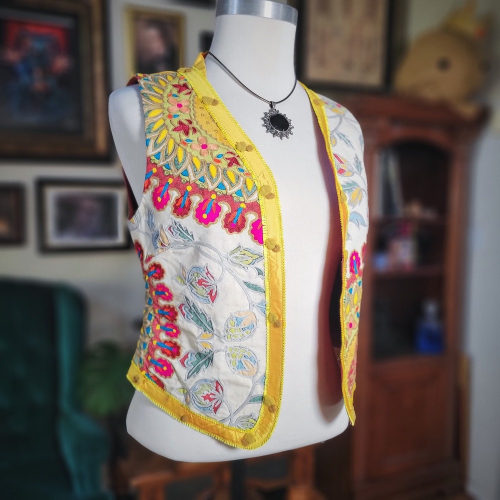 NWT AUM Ashima & Asit Jacket Vest Floral‎ Embroidered Indian Wedding - Medium